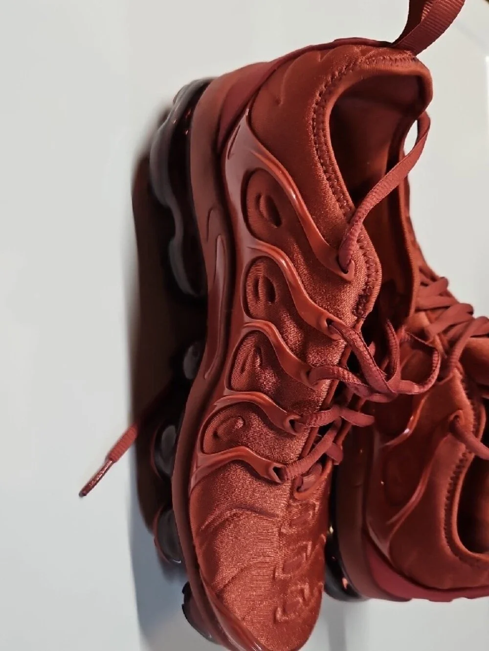 NIKE AIR VAPOR MAX PLUSE BURGUNDY  US 8.5 FQ8878-661